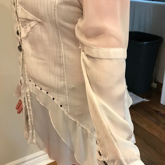 Bohemian Buttoned Blouse - Picture 6 of 7